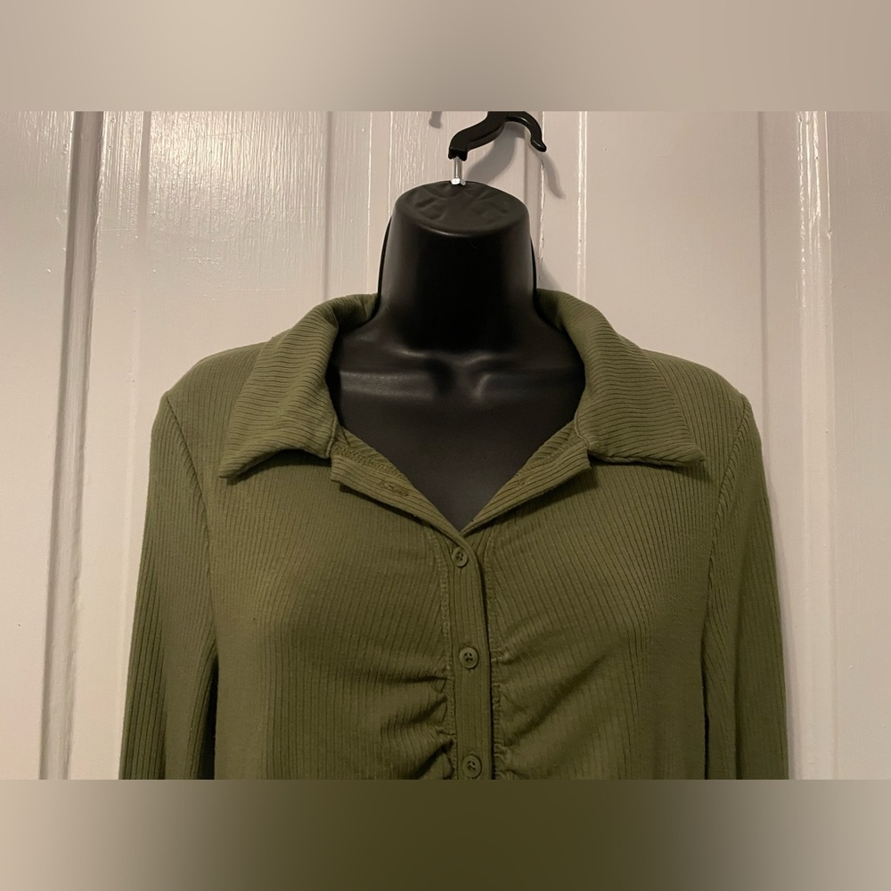 Ribbed Ruched Button Up - Picture 2 of 7